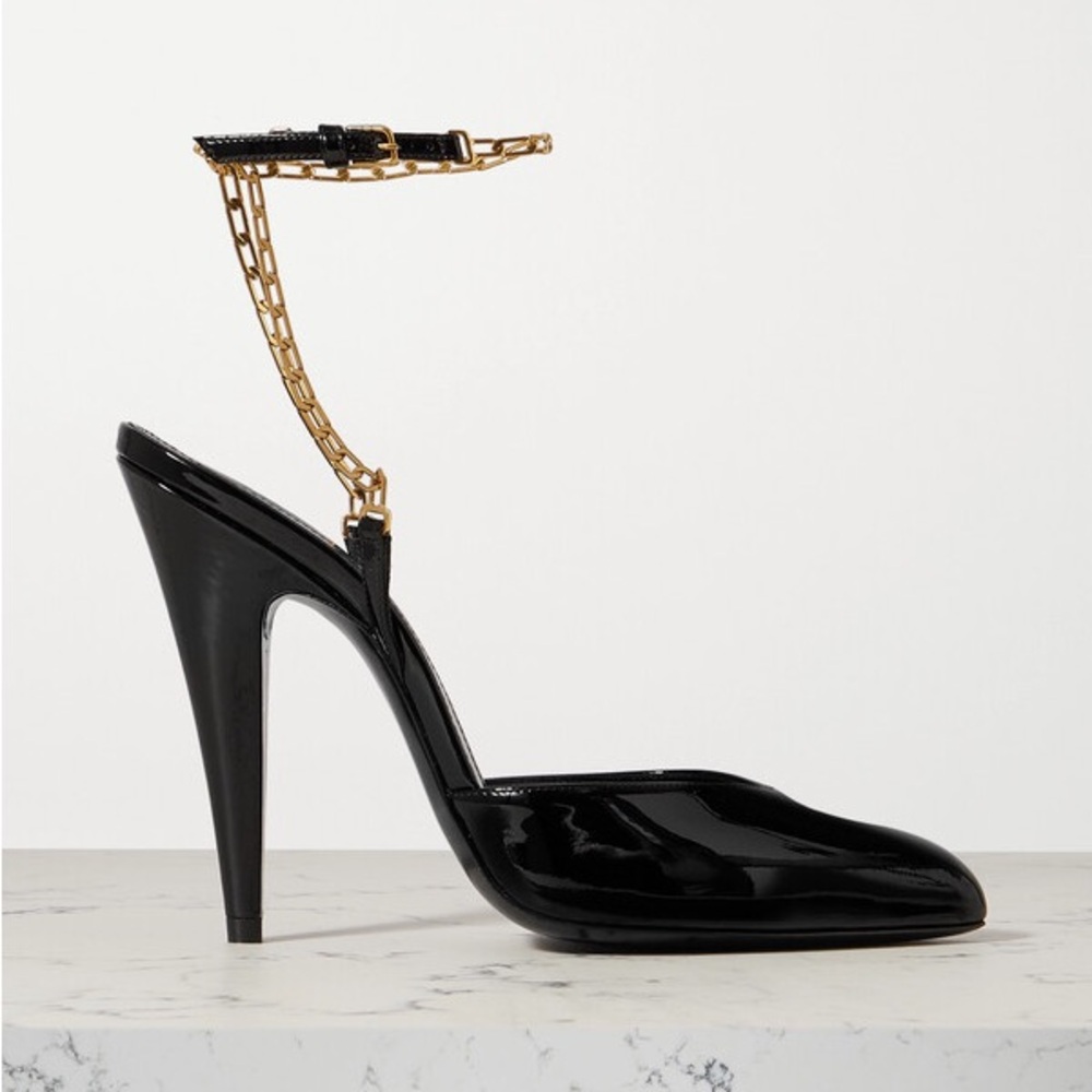 Saint Laurent Kika Patent Leather Heels With Gold Ankle Chain.